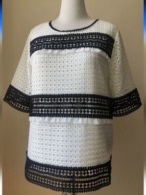 XL Banana Republic White Crochet Tunic with Black Trim